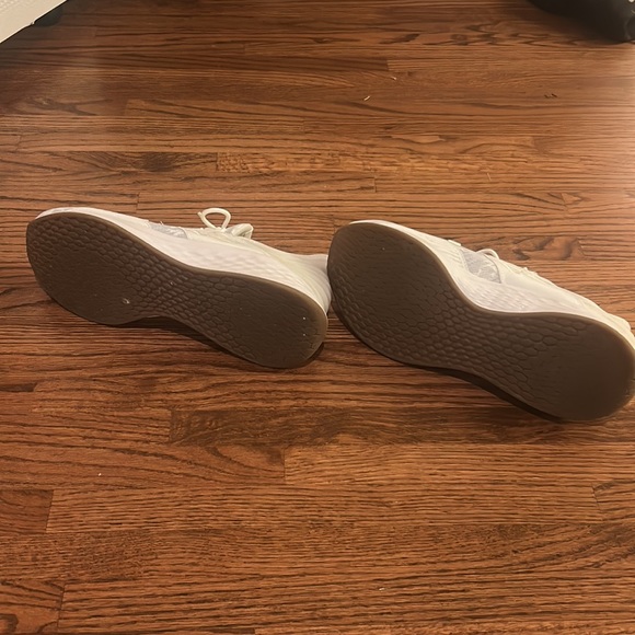 Brand new paid of men’s New Balance fresh foams. Size 10.5. Never worn. - Picture 3 of 4